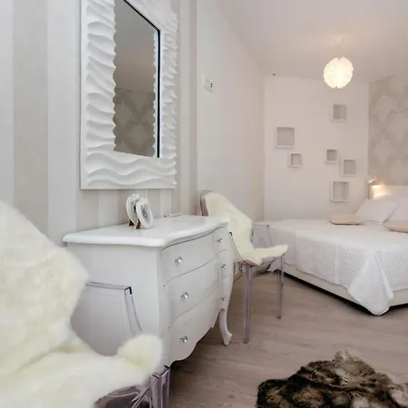 Luxury Malo - Vikendica Trogir