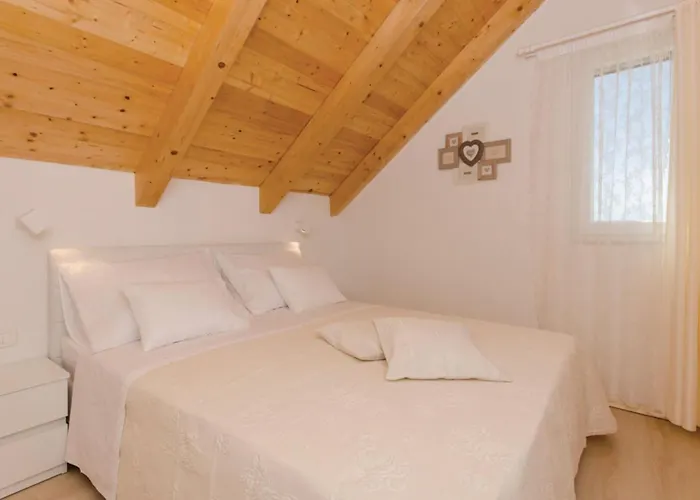 Luxury Malo -