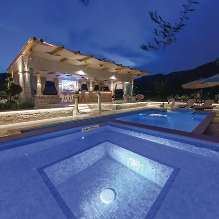 Luxury Malo -